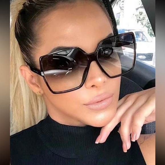 Accessories - New black sunglasses